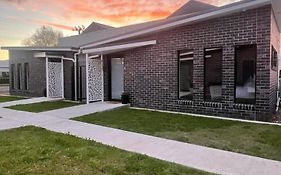 Four Square Short Stay Accommodation Railton